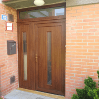 Plastové vchodové dveře do domu VEKRA pro univerzální použití